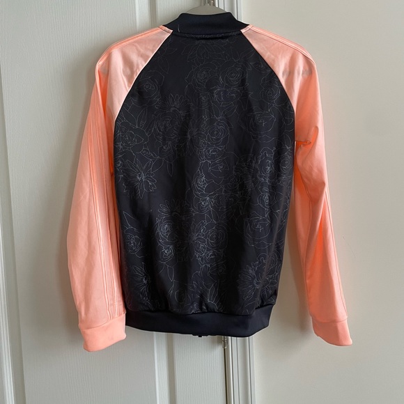NWT Adidas Woman's 2 Tone Black/Peach Embossed Track Jacket sz Sm - Picture 3 of 4